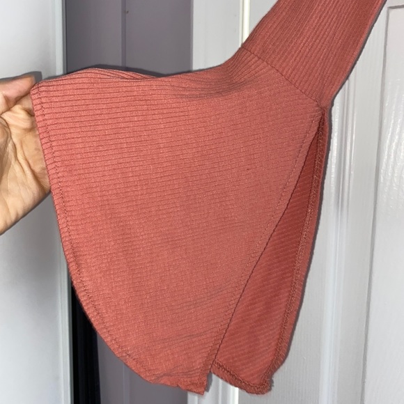 CLOTHES - Picture 7 of 10